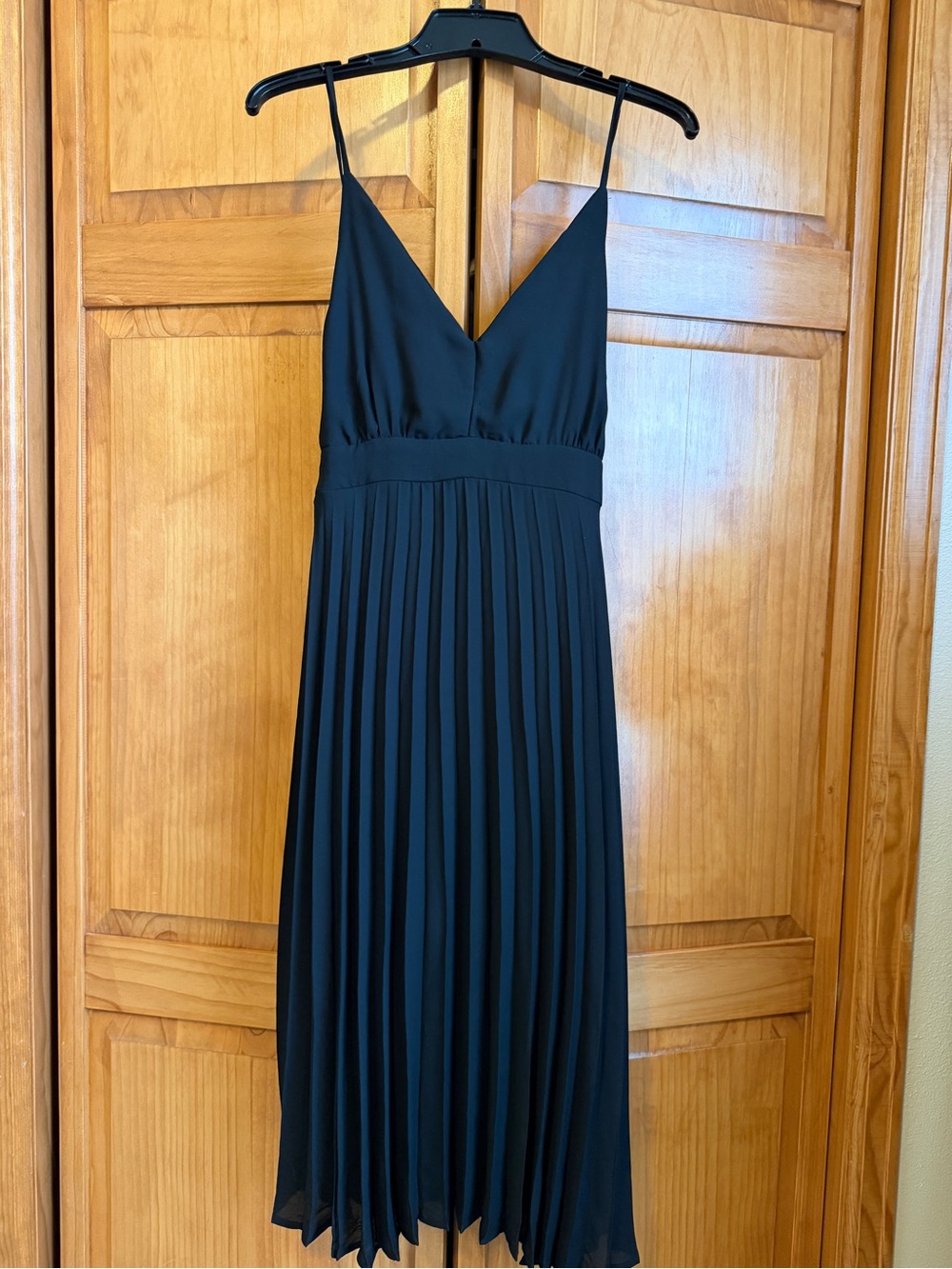 Jessica Simpson Black Pleated V-Neck Midi Dress XL